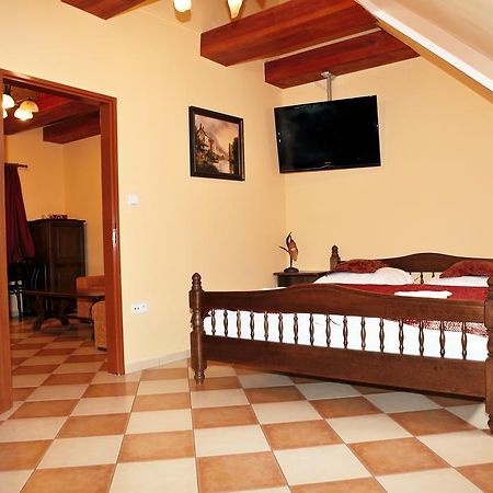 Hotel Pelikan Тршебонь Екстер'єр фото