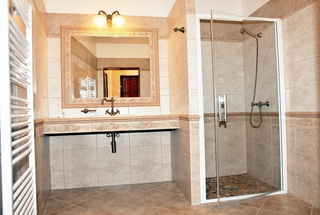 Hotel Pelikan Тршебонь Номер фото
