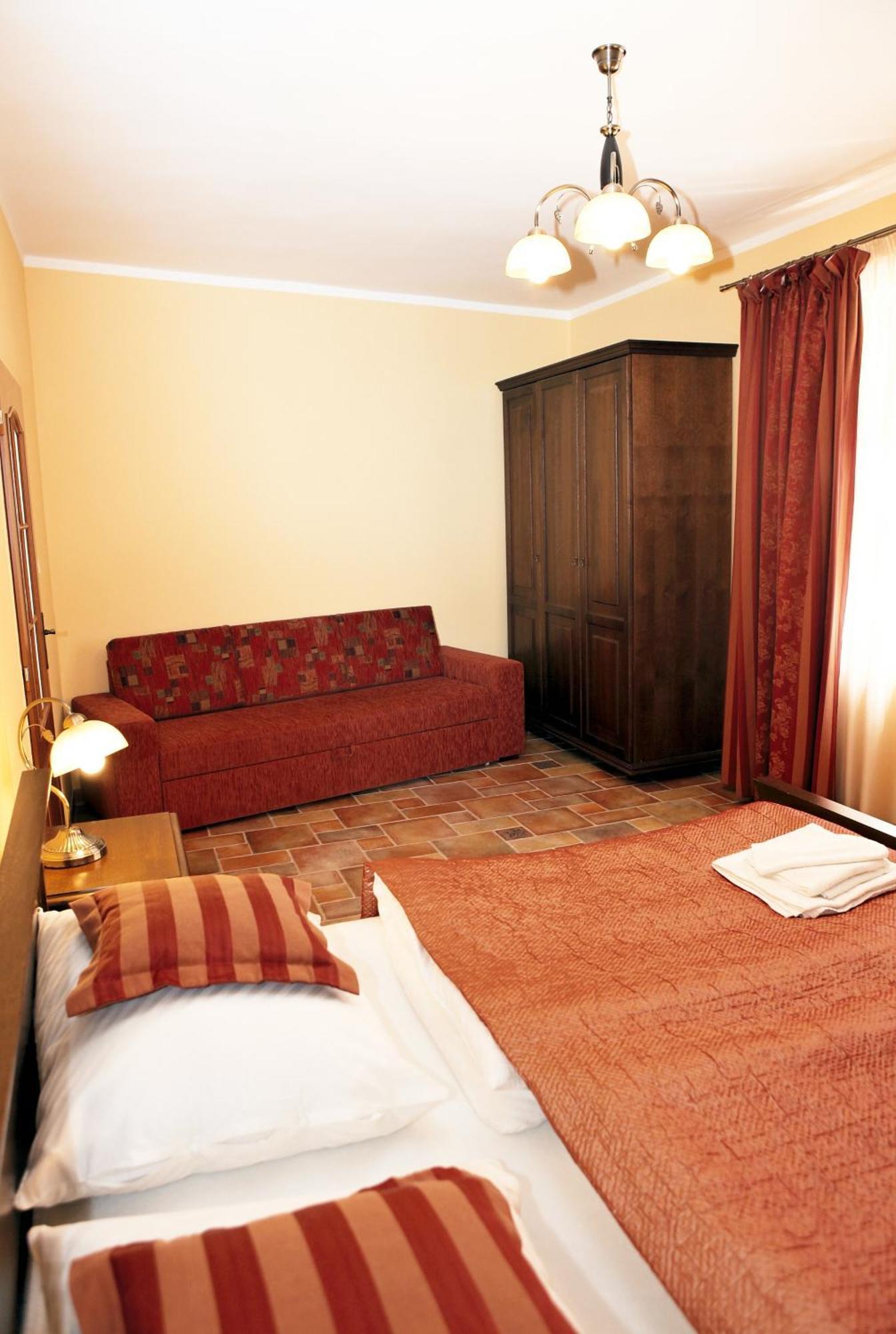 Hotel Pelikan Тршебонь Екстер'єр фото