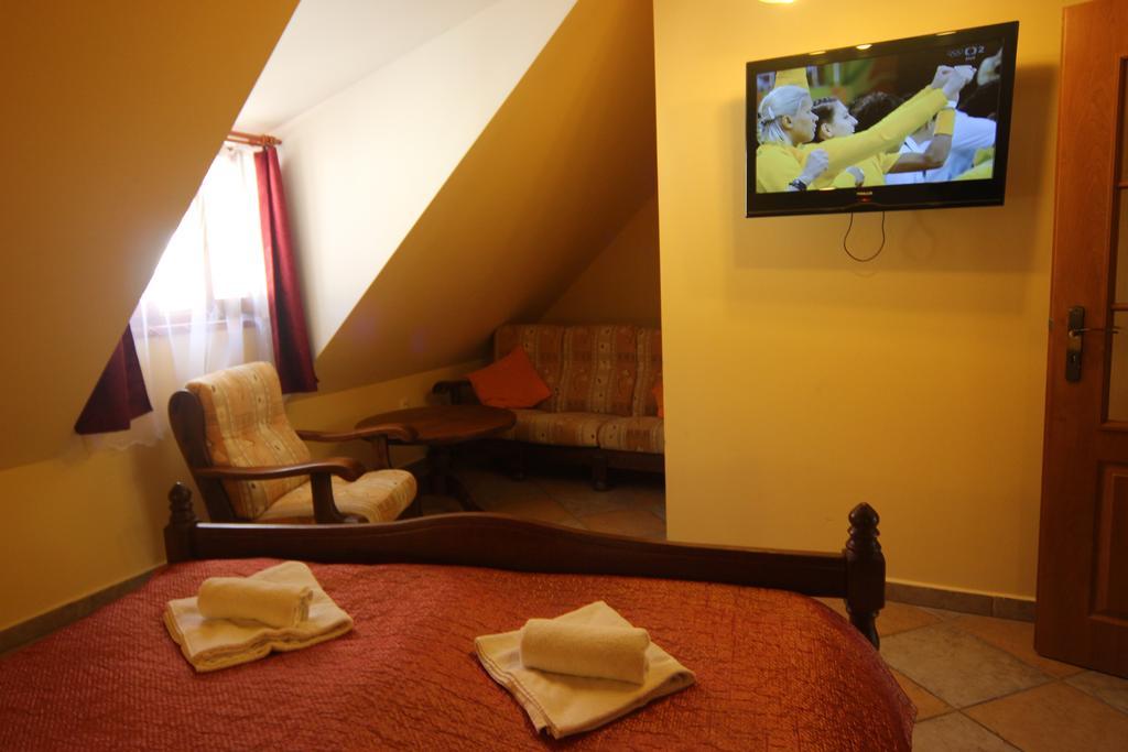 Hotel Pelikan Тршебонь Екстер'єр фото